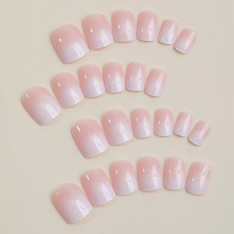 Kunstnagelset mit natürlichem Look und Hochglanz Karnz