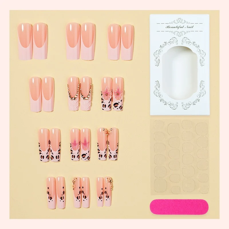 Kunstnagelset mit modischen Tier- und Glitzermotiven Karnz