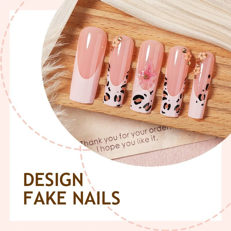Kunstnagelset mit modischen Tier- und Glitzermotiven Karnz