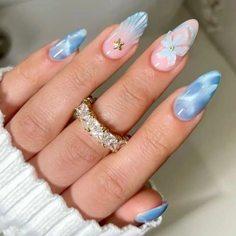 Kunstnagelset mit Glitzer- und Blumenmotiven Karnz