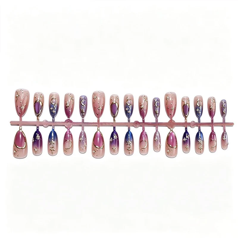 Kunstnagelset mit glamourösen Sternenmotiven Karnz