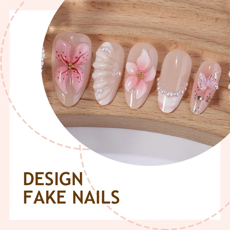 Kunstnagelset mit zarten Blüten- und Schmuckdetails Karnz