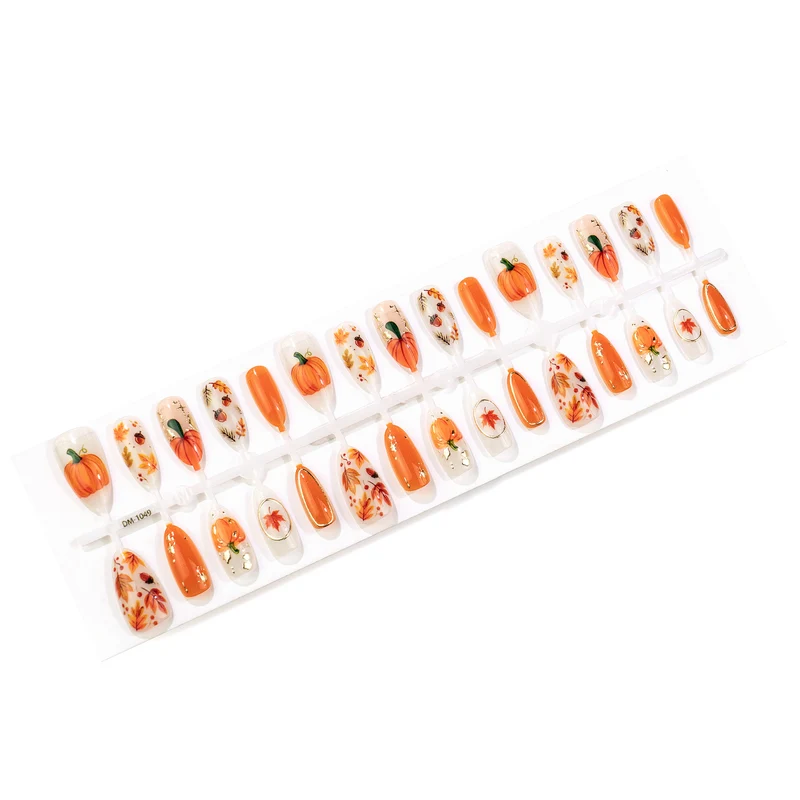Künstlerisches herbstliches Press-On Nagelkunst Set Karnz