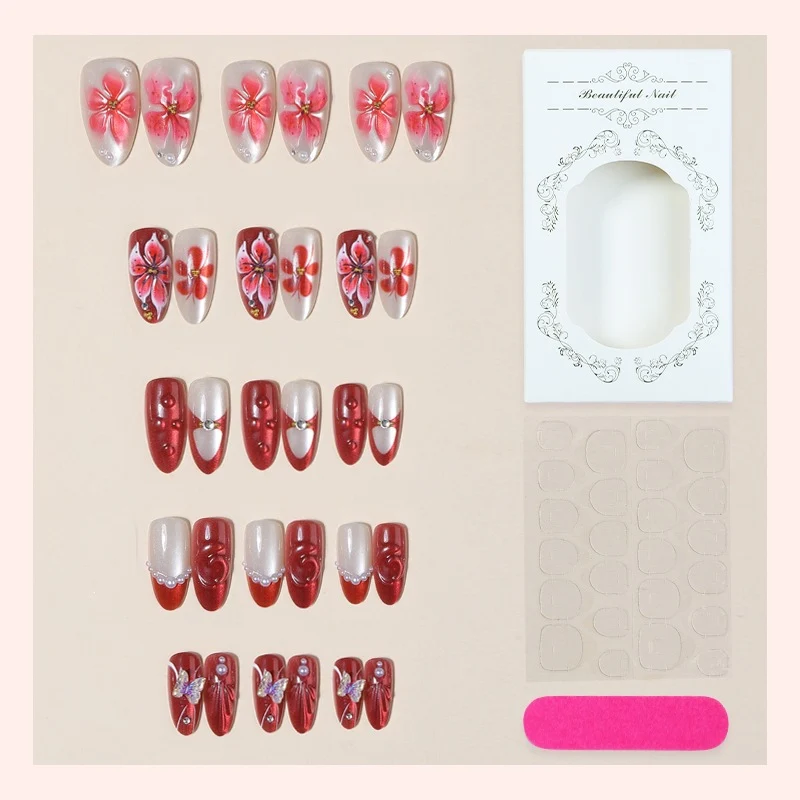 Kunstnagelset mit floralen Designs und Glitzerelementen Karnz