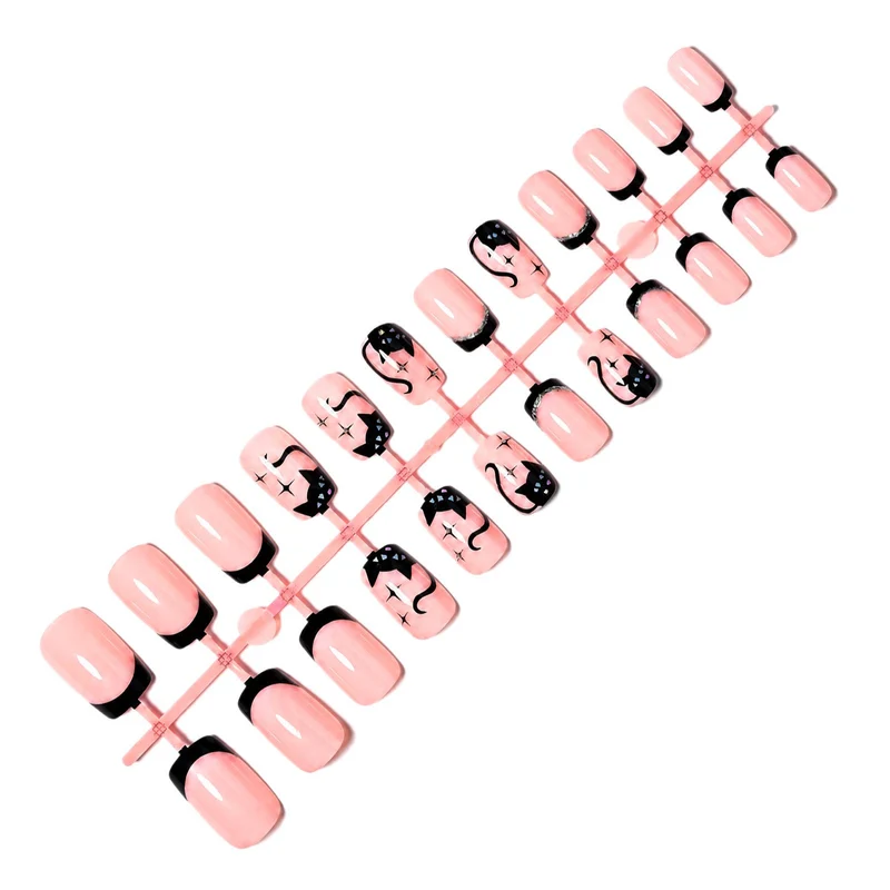 Kunstnagelset mit Glamourösen Schwarz-Designs und funkelnden Akzenten Karnz