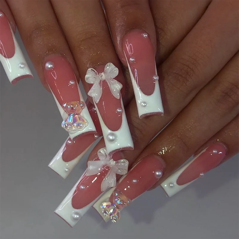 Kunstnagelset mit Glamourösen Perlen- und Glitzerelementen Karnz
