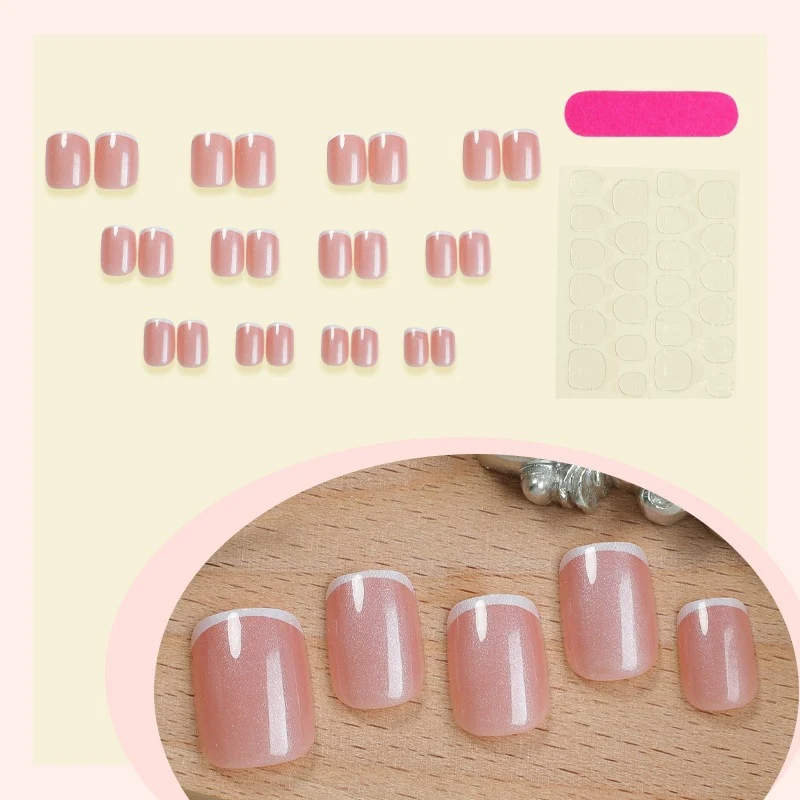 Kunstnagelset mit zartem Rosé-Finish Karnz