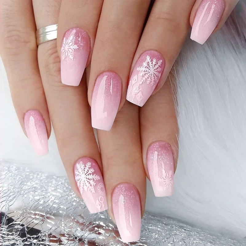 Kunstnagelset mit zartem Blumendesign Karnz