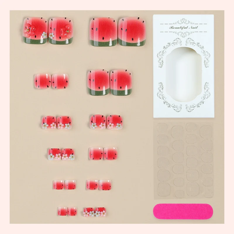 Kunstnagelset mit Wassermelonen-Design und floralen Akzenten Karnz