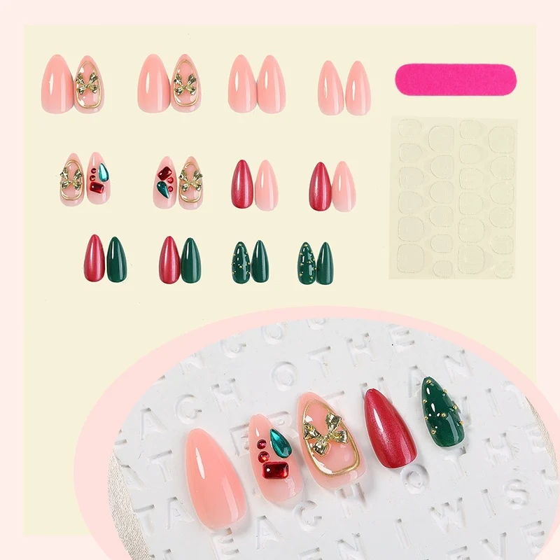 Kunstnagelset mit luxuriöser Weihnachtsdekoration Karnz