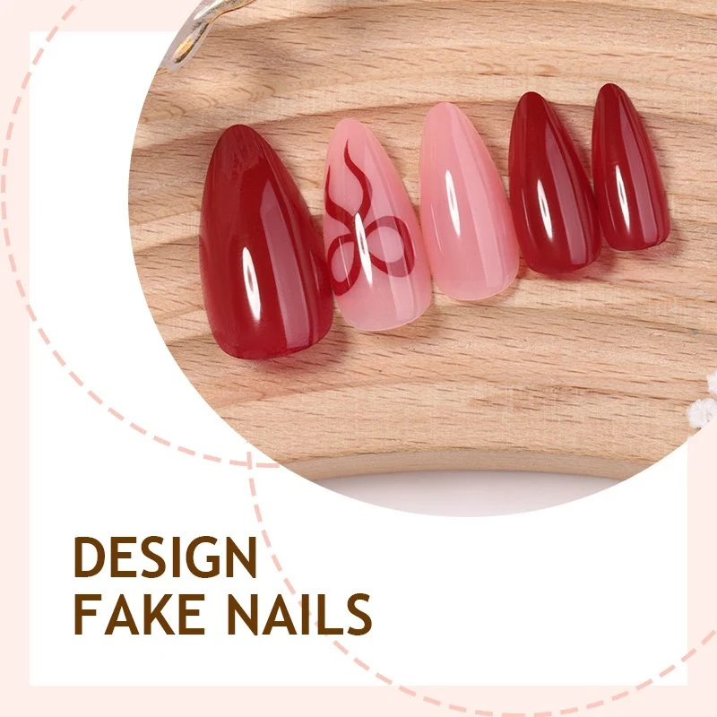 Kunstnagelset mit luxuriösen tiefroten und blassen Rosétönen Karnz