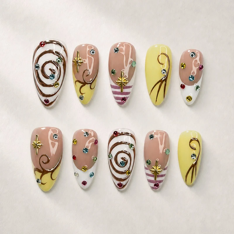 Kunstnagelset mit luxuriösen Farbakzenten und funkelnden Verzierungen Karnz