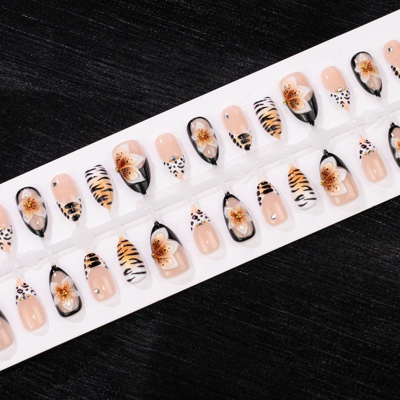 Künstlerisches Tierdruck Press-On Nail Art Set Karnz