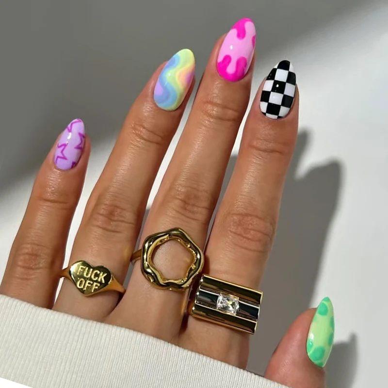 Künstlerische abstrakte Press-On Nagelkunst Karnz