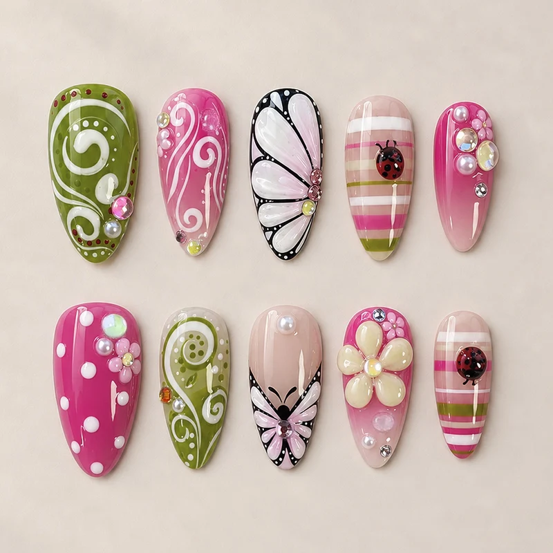 Kunstnagelset mit verspielten Blumen- und Glitzermotiven Karnz