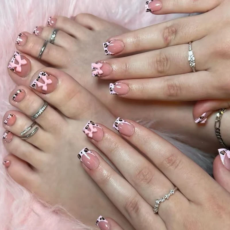 Kunstnagelset mit verspieltem Tiermotiv und elegantem Design Karnz
