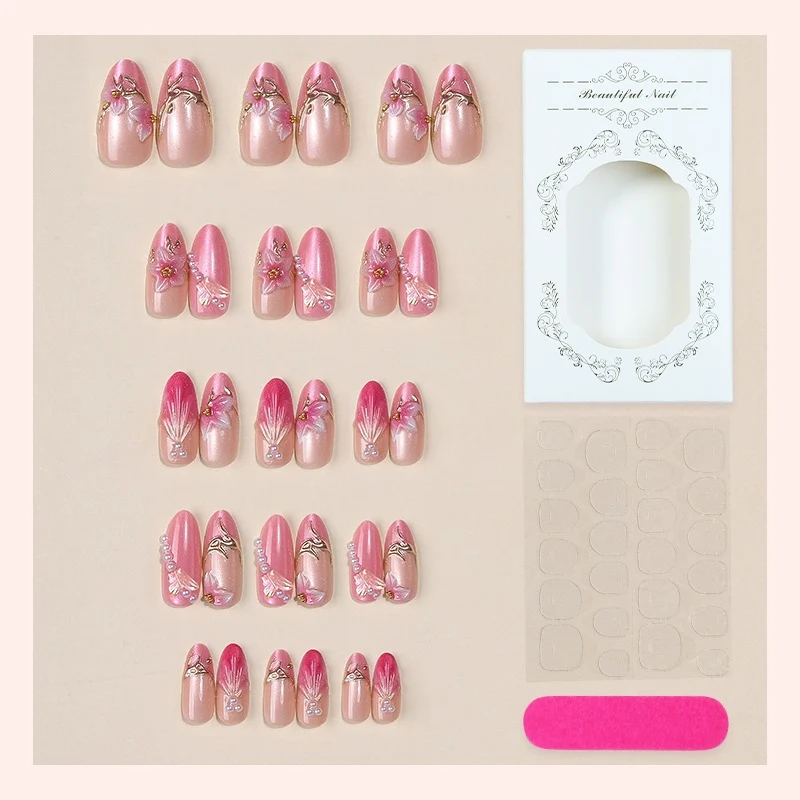 Kunstnagelset mit floralen 3D-Designs und eleganten Glanz-Akzenten Karnz