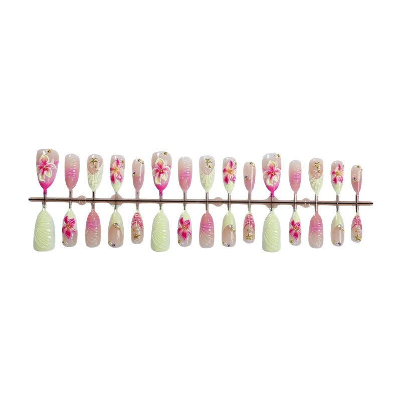 Kunstnagelset mit floralen 3D-Designs Karnz
