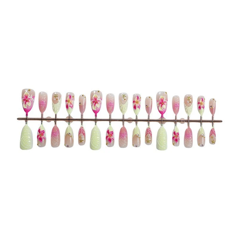 Kunstnagelset mit floralen 3D-Designs Karnz