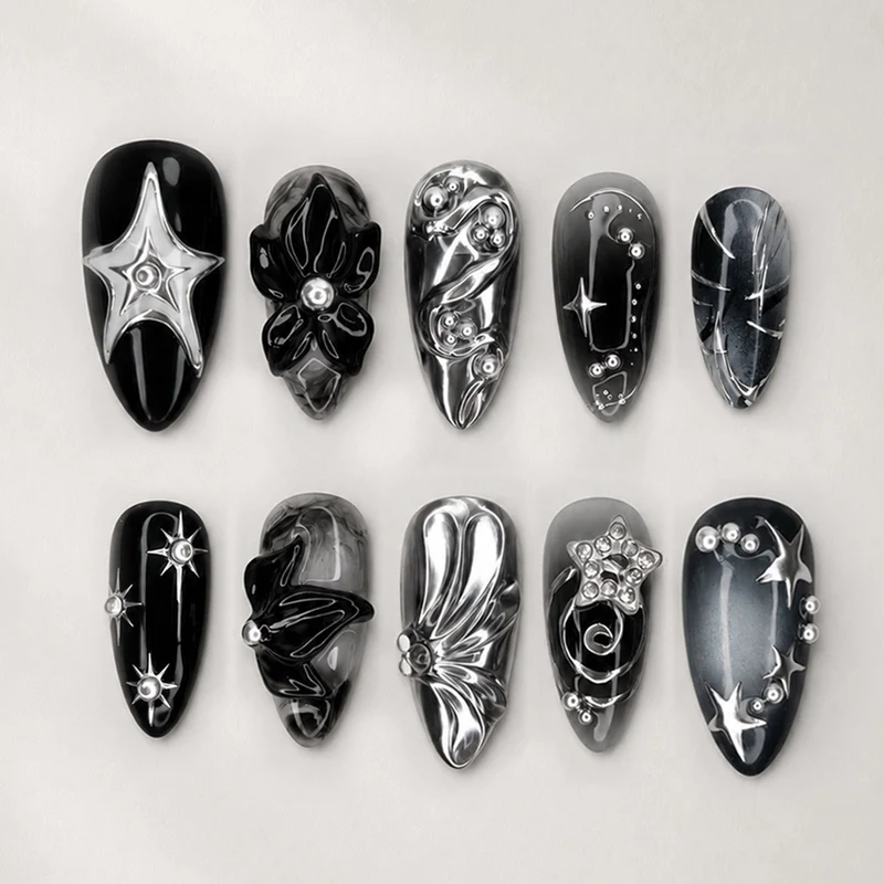 Kunstnagelset mit glamoureusen Designs und einzigartigen 3D-Elementen Karnz