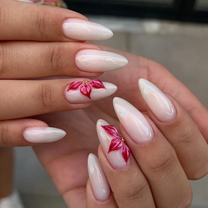 Kunstnägel mit floralen Designs Karnz
