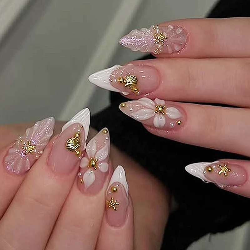 Kunstnagelset mit verspielt romantischen Designs Karnz