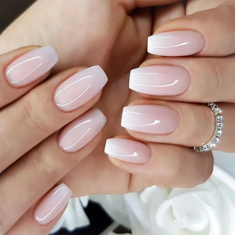 Kunstnagelset mit stylischen Ombre-Effekten und pflegeleichten Designs Karnz