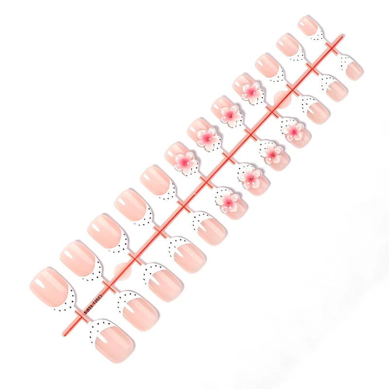 Kunstnagelset mit floralem und gepunktetem Design Karnz
