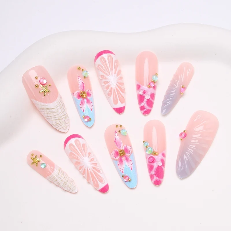 Kunstnagelset mit floralem und fröhlichem Design Karnz