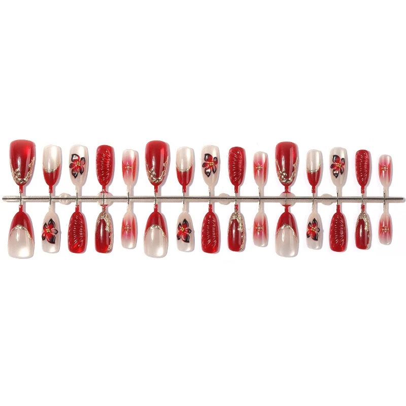 Kunstnagelset mit floralem Design und eleganten Glitzerdetails Karnz