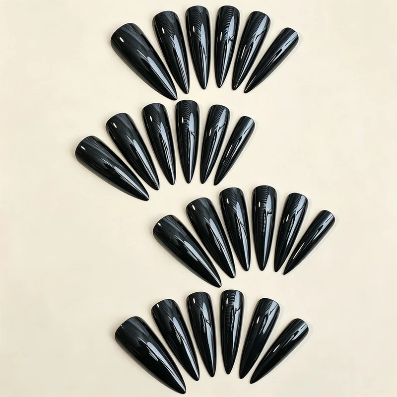 Kunstnägel im stilvollen Stiletto-Design Karnz