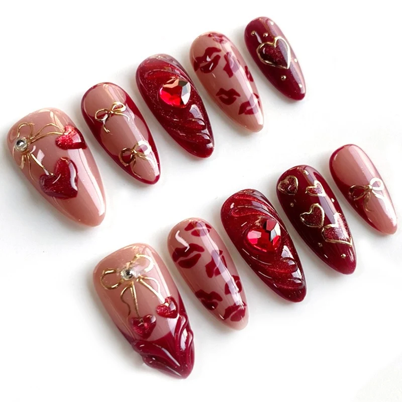 Kunstnagelset mit kreativen Herzdesigns Karnz