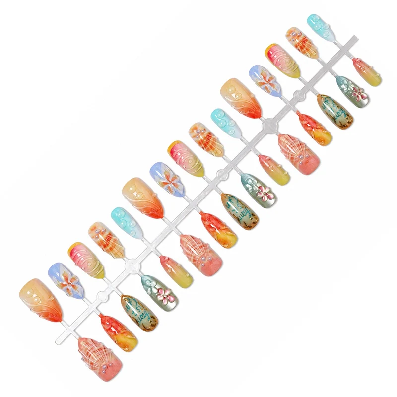 Kunstnagelset mit floralen und kreativen Designs Karnz