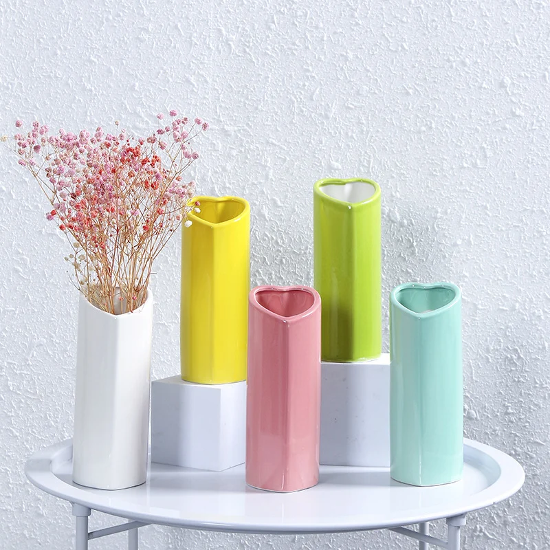 Herzförmige elegante Keramikvase Karnz