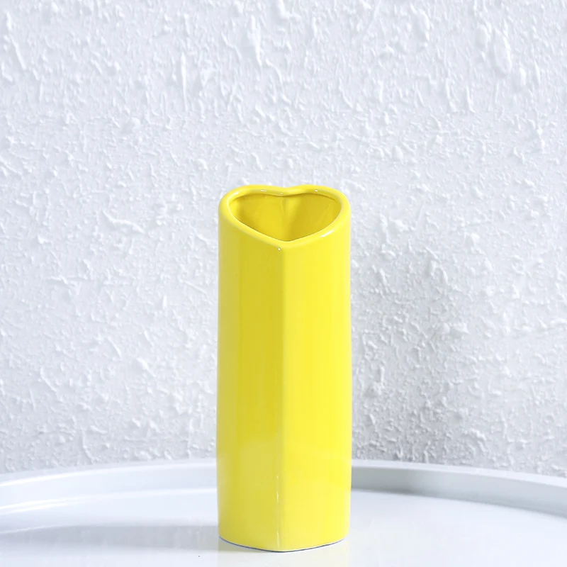 Herzförmige elegante Keramikvase Karnz