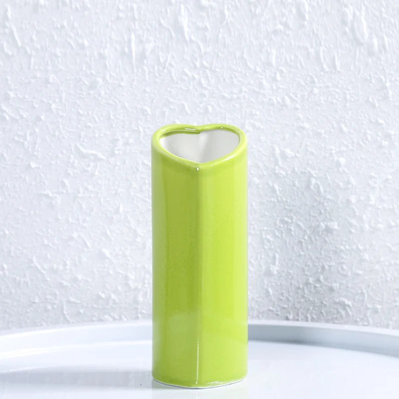 Herzförmige elegante Keramikvase Karnz