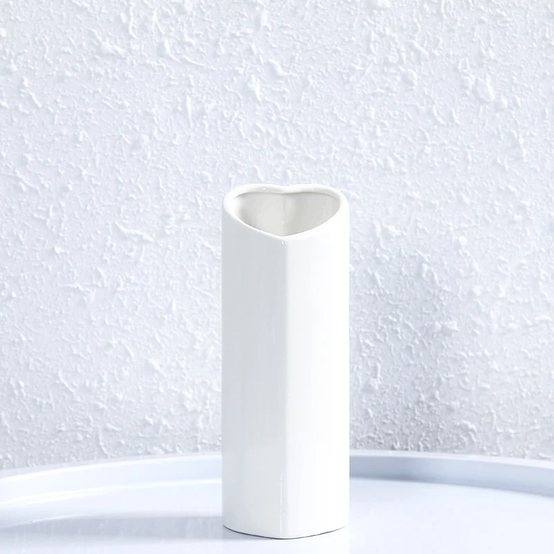 Herzförmige elegante Keramikvase Karnz