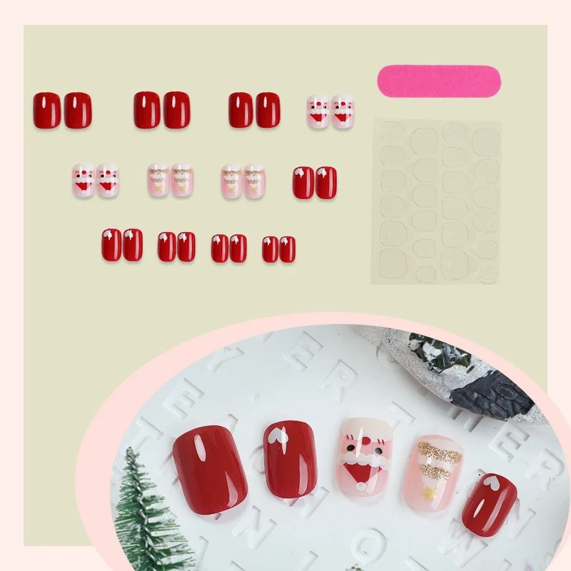 Kunstnagelset mit festlichen Weihnachtsmotiven und Glitzerakzenten Karnz