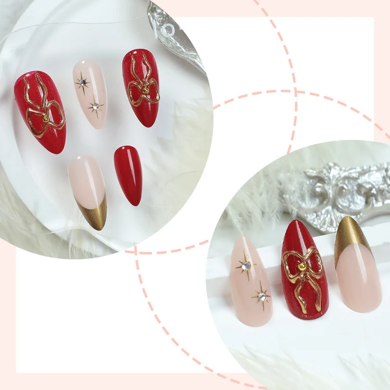Kunstnagelset mit festlichen Motiven und eleganten 3D-Verzierungen Karnz