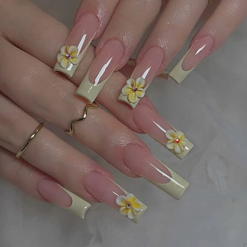 Kunstnagelset mit eleganten Flower-Designs Karnz