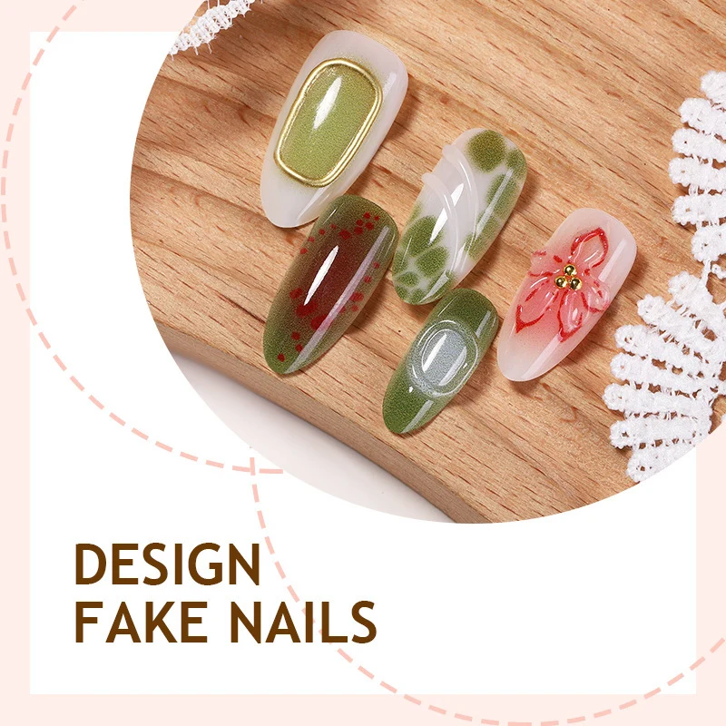 Kunstnagelset mit eleganten floralen Designs und farblichen Akzenten Karnz