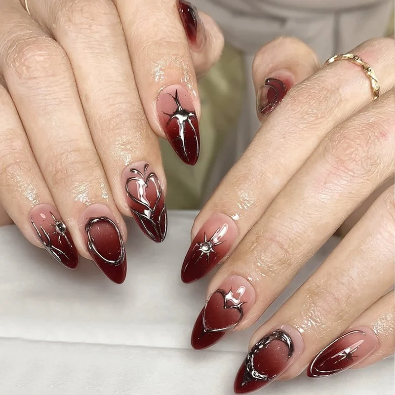 Kunstnagelset mit eleganten floralen Designs Karnz
