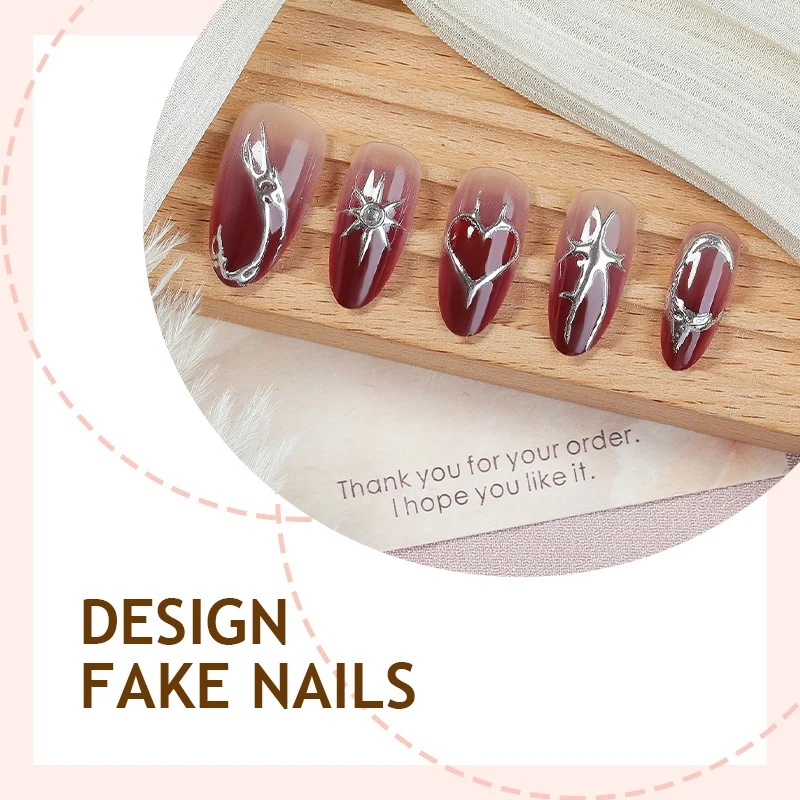 Kunstnagelset mit eleganten floralen Designs Karnz