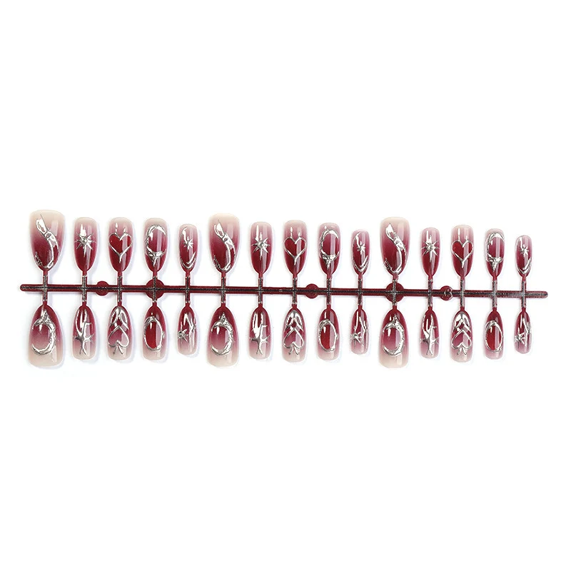 Kunstnagelset mit eleganten floralen Designs Karnz