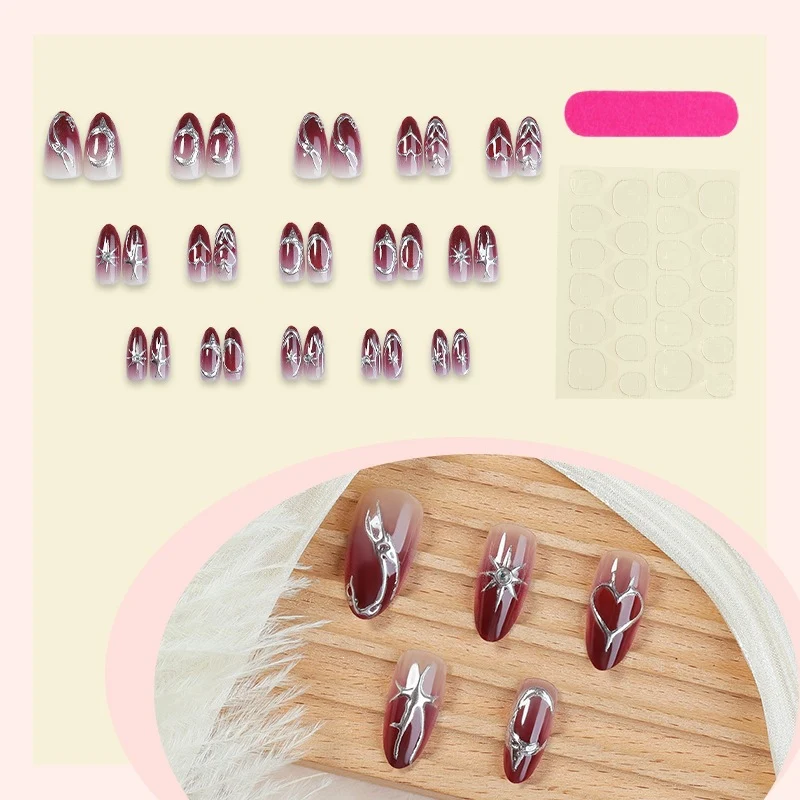 Kunstnagelset mit eleganten floralen Designs Karnz