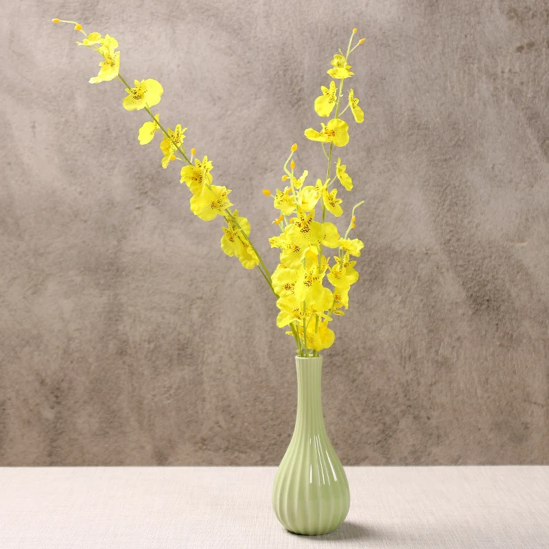 Elegante Blumenarrangement Vase Karnz
