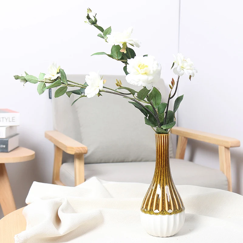 Elegante Blumenarrangement Vase Karnz