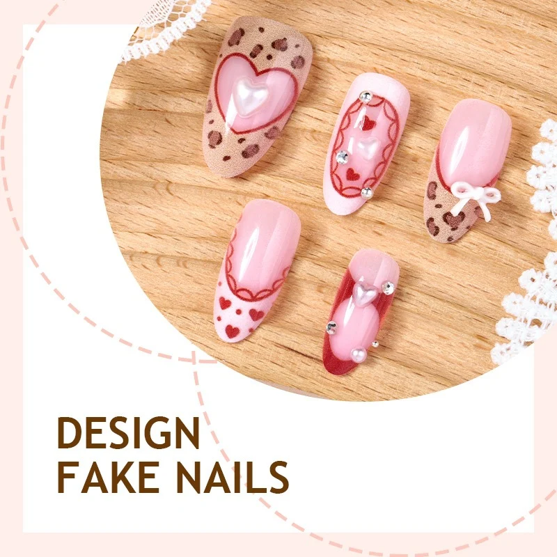Künstliches Nagelset mit romantischen Herzdesigns und glamourösen 3D-Details Karnz