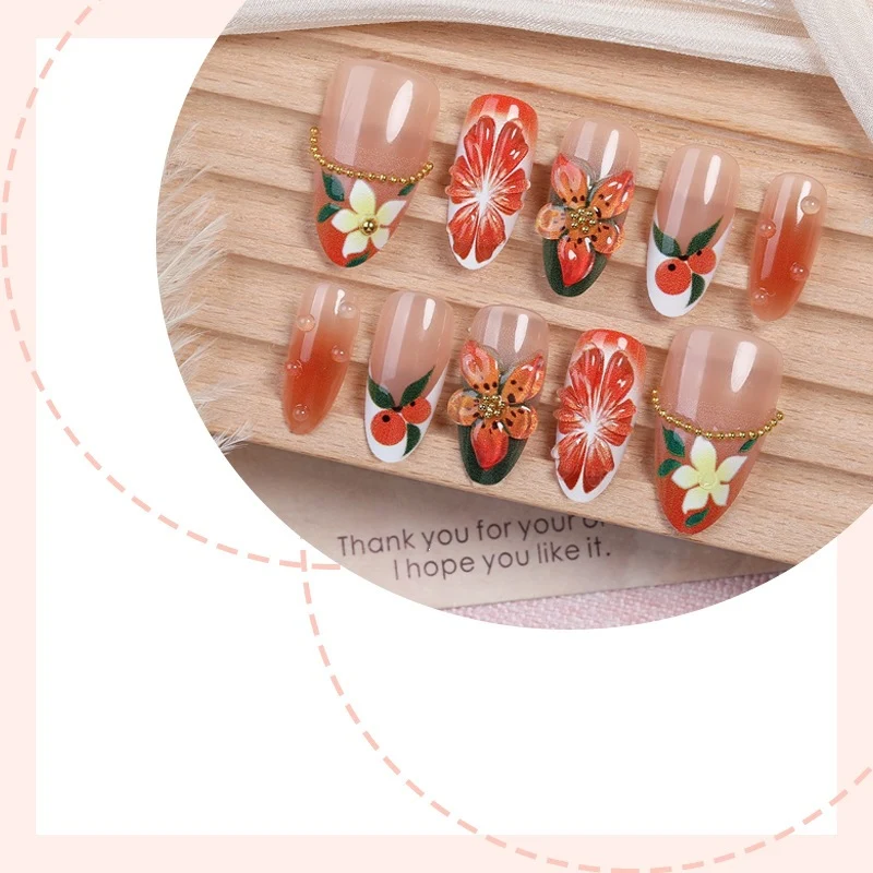Kunstnagelset mit floralen und fruchtigen Akzenten Karnz