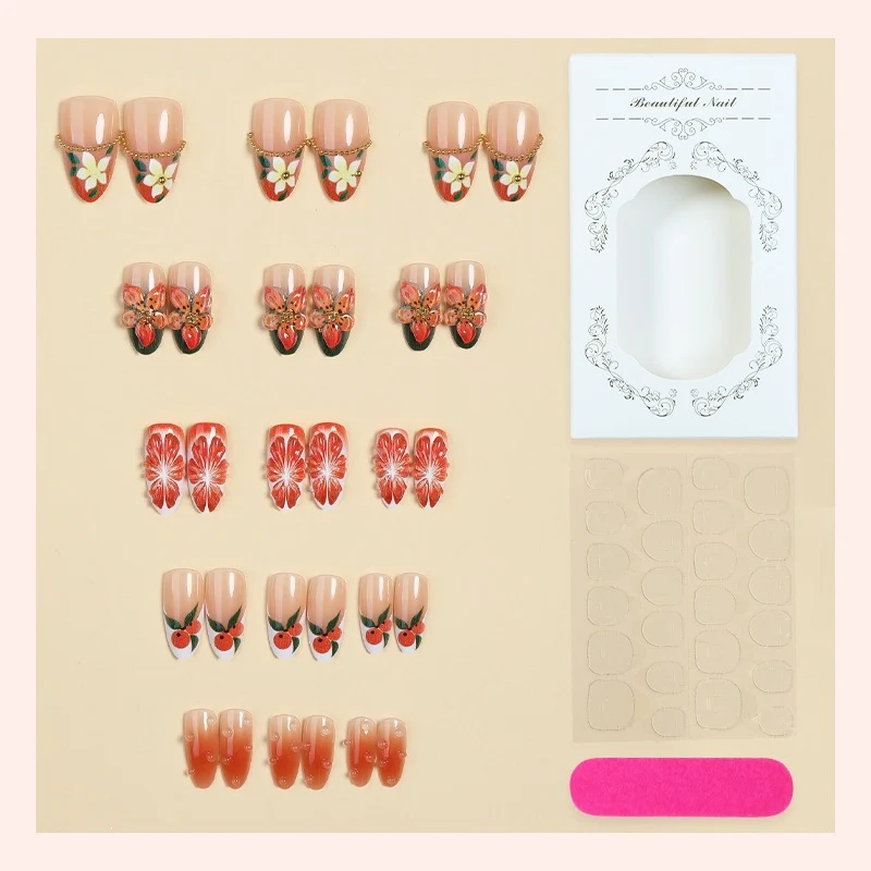 Kunstnagelset mit floralen und fruchtigen Akzenten Karnz